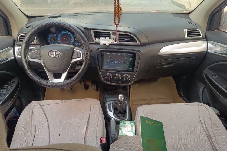 Used FAW Junpai D60 2015 1.5L Manual Standard Edition Center Console