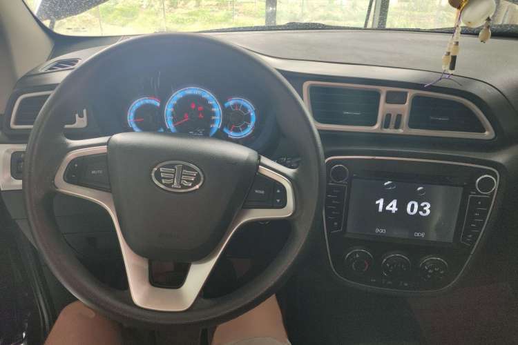 Used FAW Junpai D60 2015 1.5L Manual Standard Edition Center Console