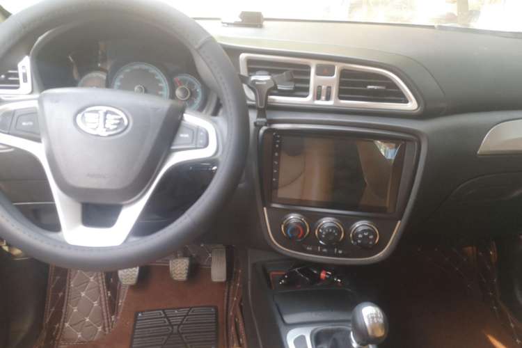 Used FAW Junpai D60 2015 1.5L Manual Standard Edition Center Console