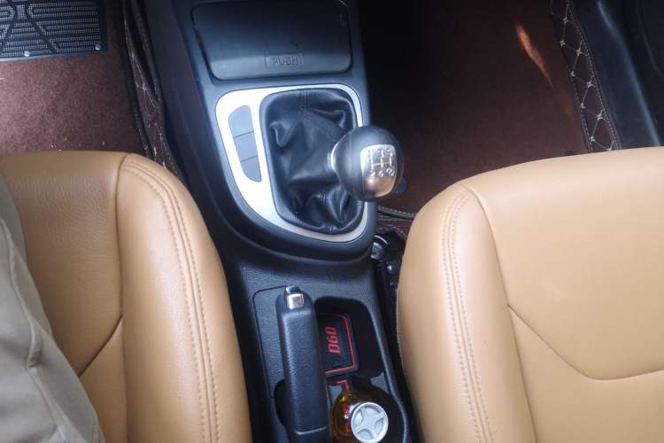 Used FAW Junpai D60 2015 1.5L Manual Standard Edition Gear Lever
