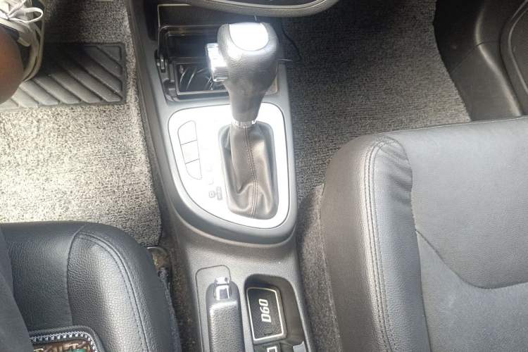 Used FAW Junpai D60 2015 1.8L Automatic Prestige Model Gear Lever