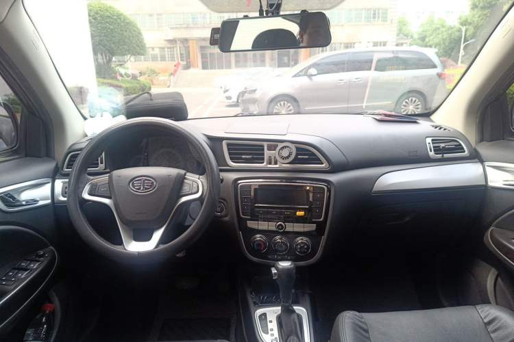 Used FAW Junpai D60 2015 1.8L Automatic Prestige Model Headliner
