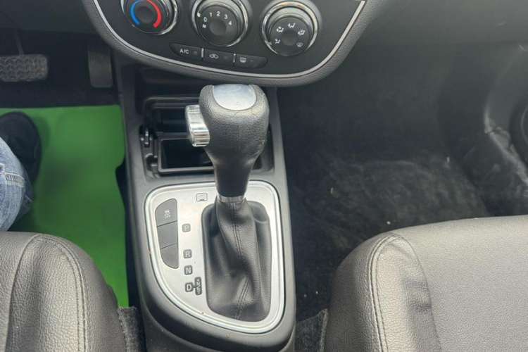 Used FAW Junpai D60 2015 1.8L Automatic Prestige Model Interior 4