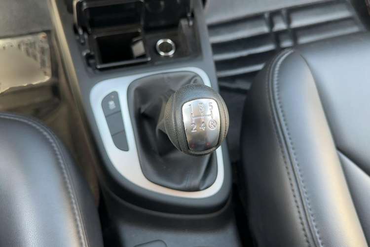 Used FAW Junpai D60 2015 1.5L Manual Tech Version Interior 7