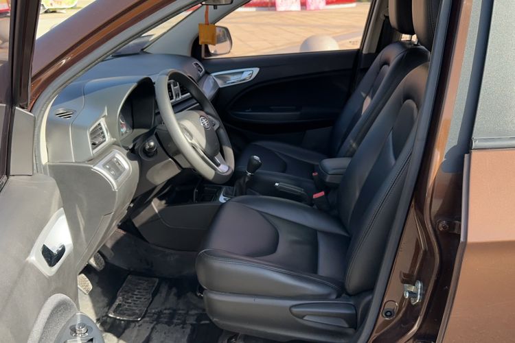 Used FAW Junpai D60 2015 1.5L Manual Tech Version Interior 9