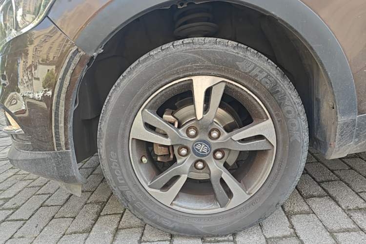Used FAW Junpai D60 2015 1.8L Automatic Prestige Model Left Front Wheel Hub