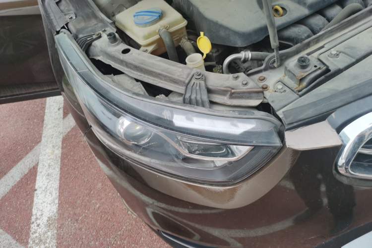 Used FAW Junpai D60 2015 1.8L Automatic Prestige Model Right Front Headlight