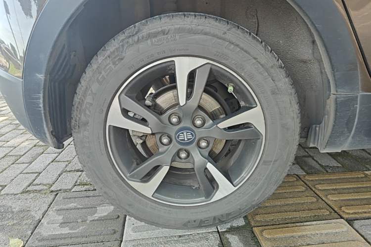 Used FAW Junpai D60 2015 1.8L Automatic Prestige Model Right Rear Wheel Hub