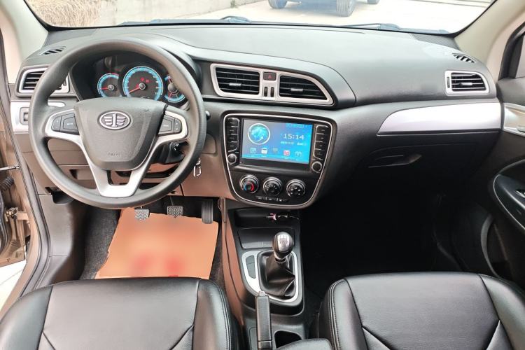 Used FAW Junpai D60 2015 1.5L Manual Standard Edition Center Console