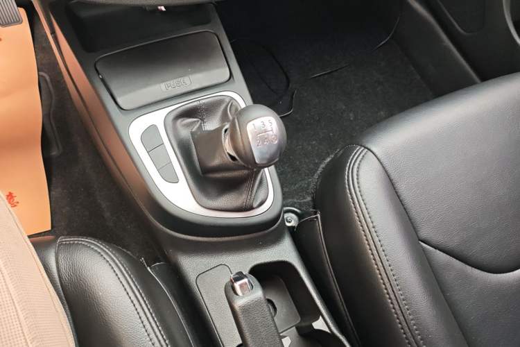 Used FAW Junpai D60 2015 1.5L Manual Standard Edition Gear Lever