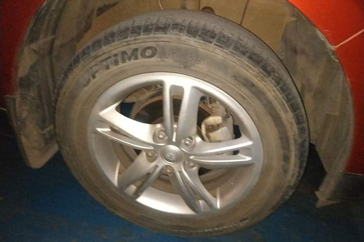 Used FAW Junpai D60 2015 1.5L Manual Luxury Model Right Front Wheel Hub