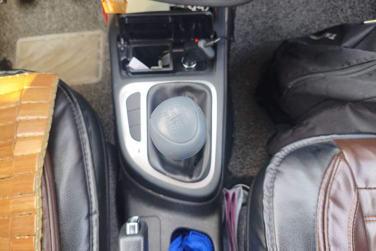 Used FAW Junpai D60 2015 1.5L Manual Standard Edition Gear Lever