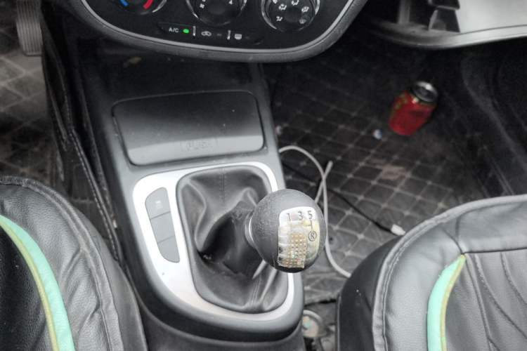 Used FAW Junpai D60 2015 1.5L Manual Luxury Navigation Model Gear Lever