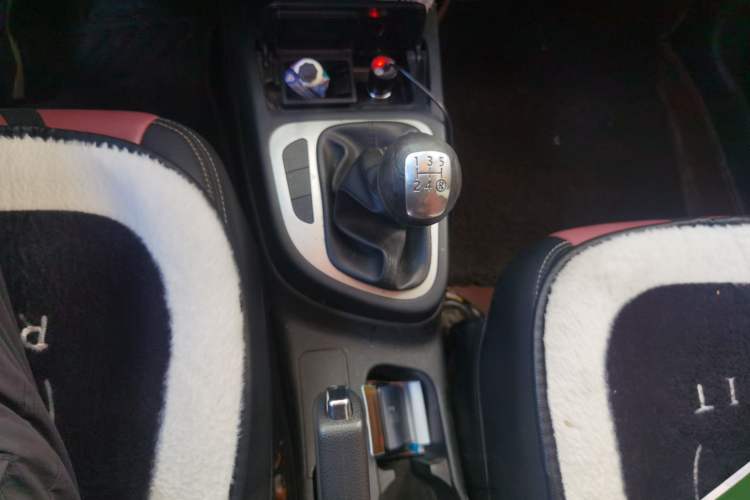 Used FAW Junpai D60 2015 1.5L Manual Standard Edition Gear Lever