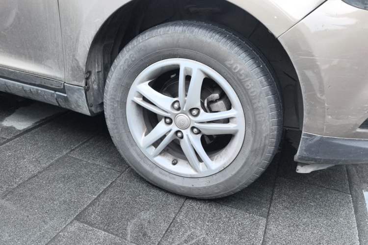 Used FAW Junpai D60 2015 1.5L Manual Luxury Navigation Model Right Front Wheel Hub