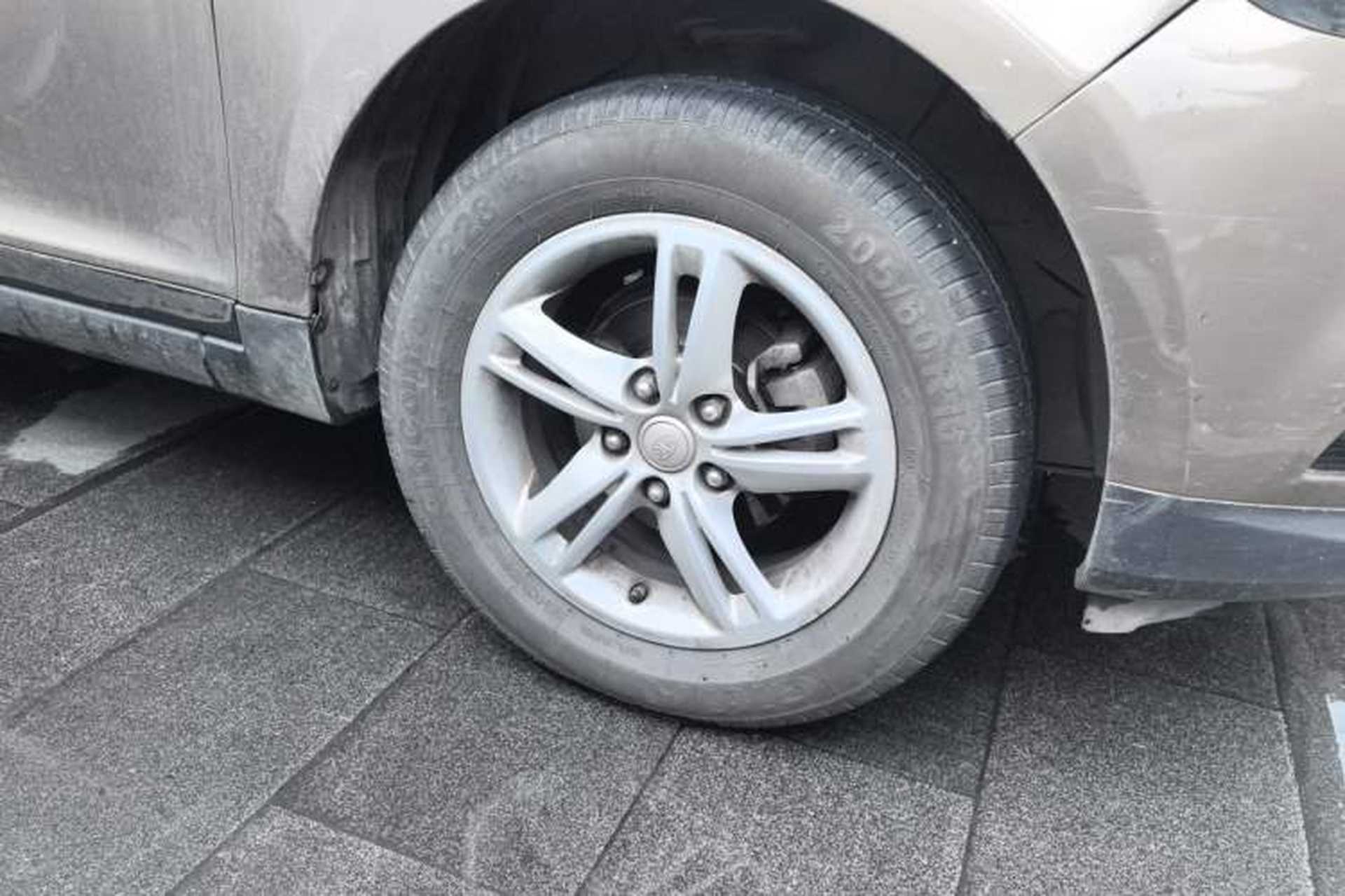 Used FAW Junpai D60 2015 1.5L Manual Luxury Navigation Model Right Front Wheel Hub