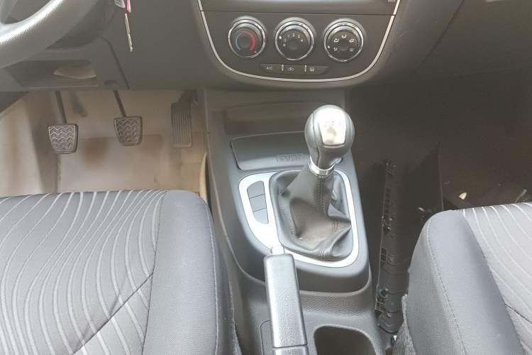 Used FAW Junpai D60 2015 1.5L Manual Standard Edition Gear Lever