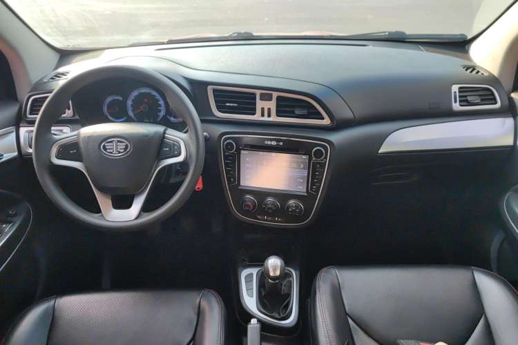 Used FAW Junpai D60 2015 1.5L Manual Standard Edition Center Console