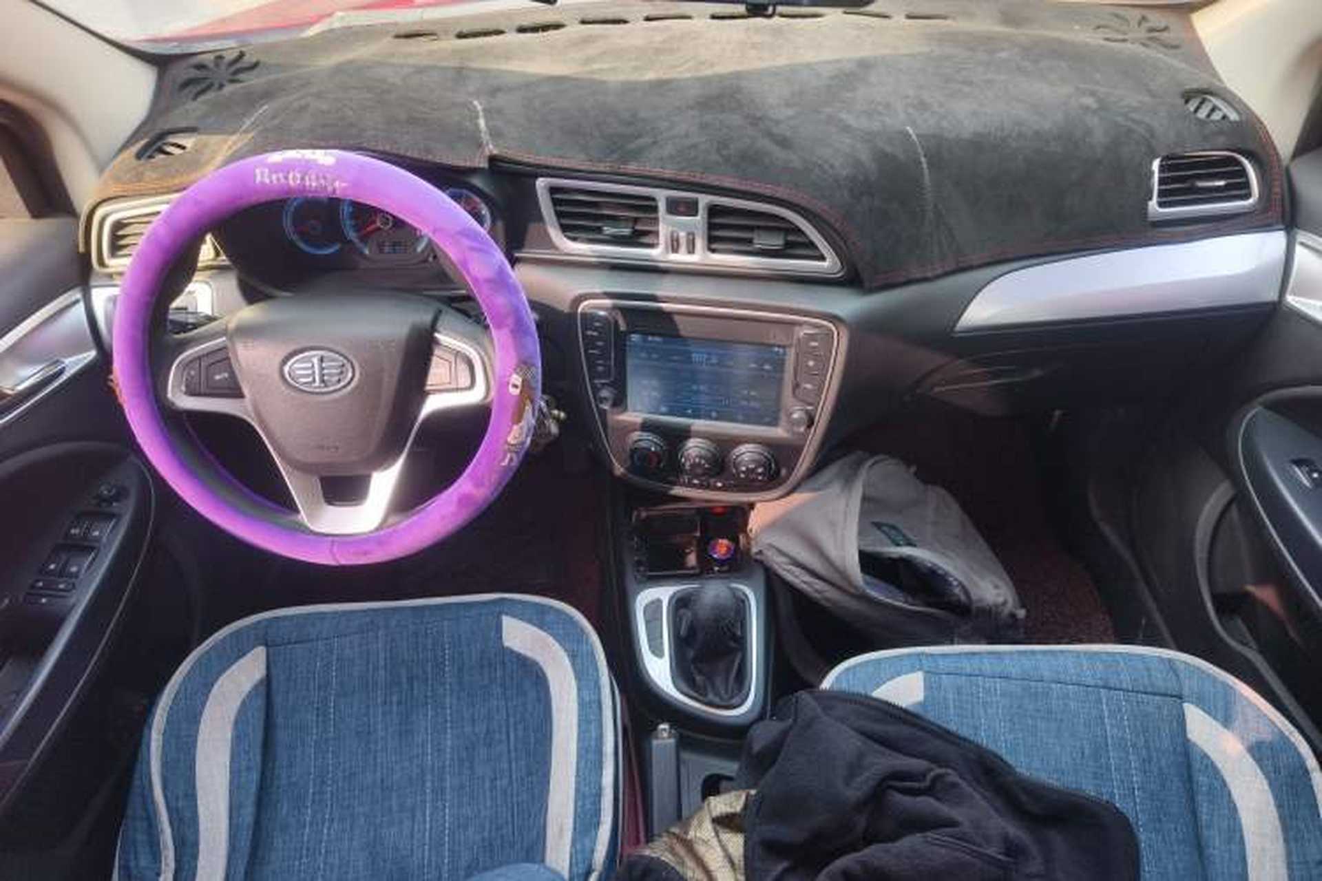 Used FAW Junpai D60 2015 1.5L Manual Standard Edition Center Console