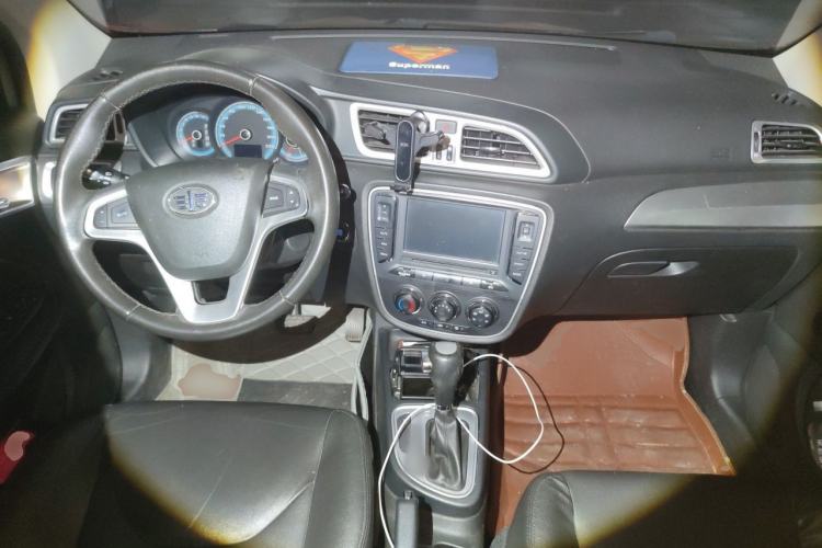 Used FAW Junpai D60 2015 1.8L Automatic Prestige Model Center Console