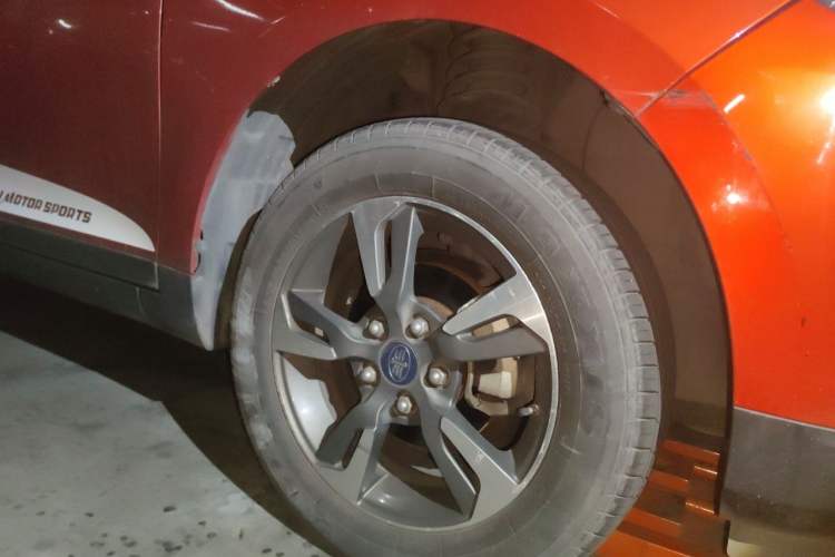 Used FAW Junpai D60 2015 1.8L Automatic Prestige Model Right Front Wheel Hub