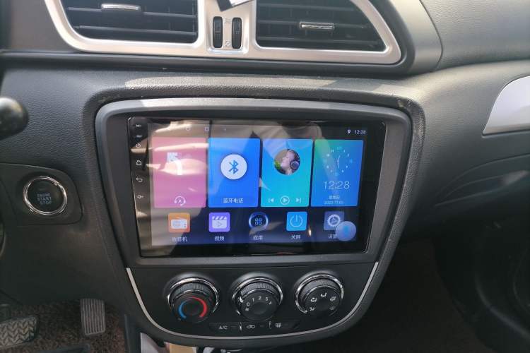 Used FAW Junpai D60 2015 1.8L Automatic Luxury Model Audio And AC Panel