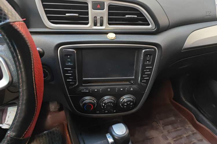 Used FAW Junpai D60 2015 1.8L Automatic Prestige Model Audio And AC Panel
