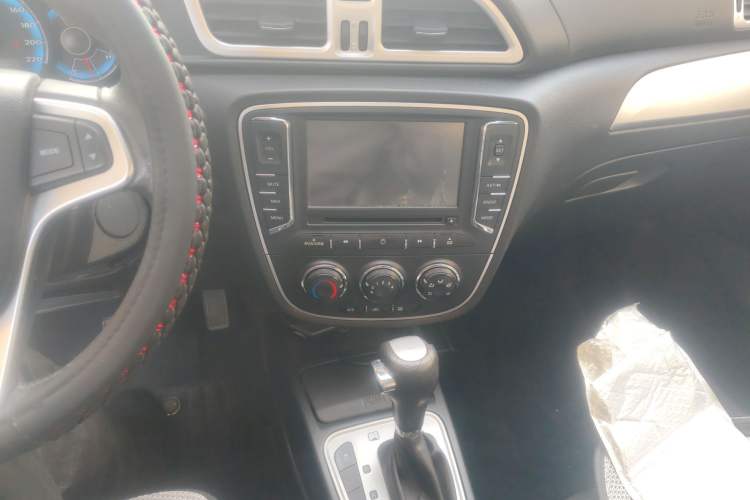 Used FAW Junpai D60 2015 1.8L Automatic Luxury Model Audio And AC Panel