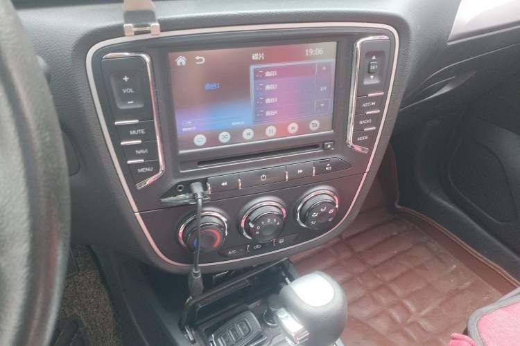 Used FAW Junpai D60 2015 1.8L Automatic Prestige Model Audio And AC Panel