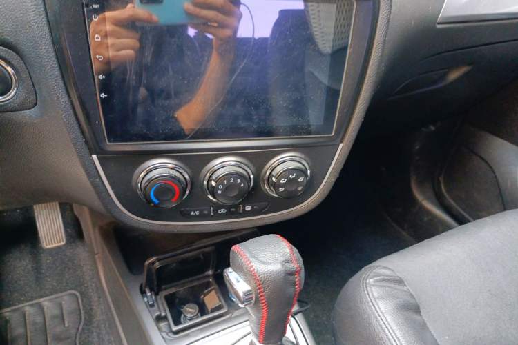 Used FAW Junpai D60 2015 1.8L Automatic Luxury Model Audio And AC Panel