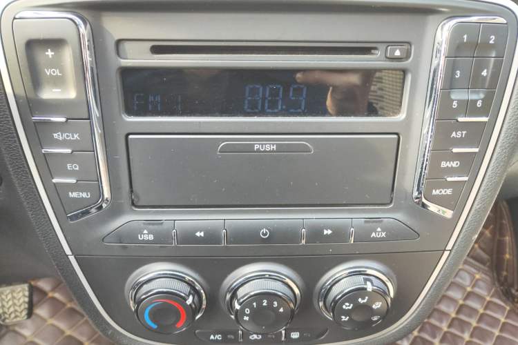 Used FAW Junpai D60 2015 1.5L Manual Luxury Model Audio And AC Panel