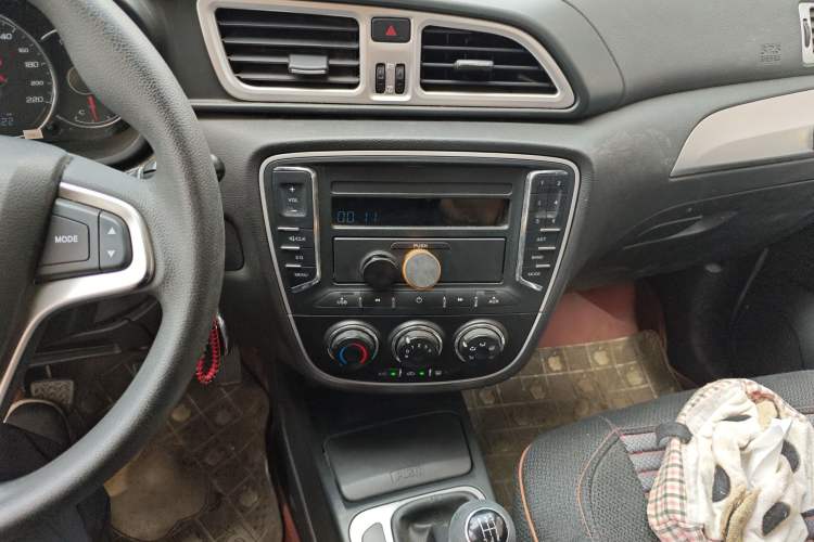 Used FAW Junpai D60 2015 1.5L Manual Standard Edition Audio And AC Panel