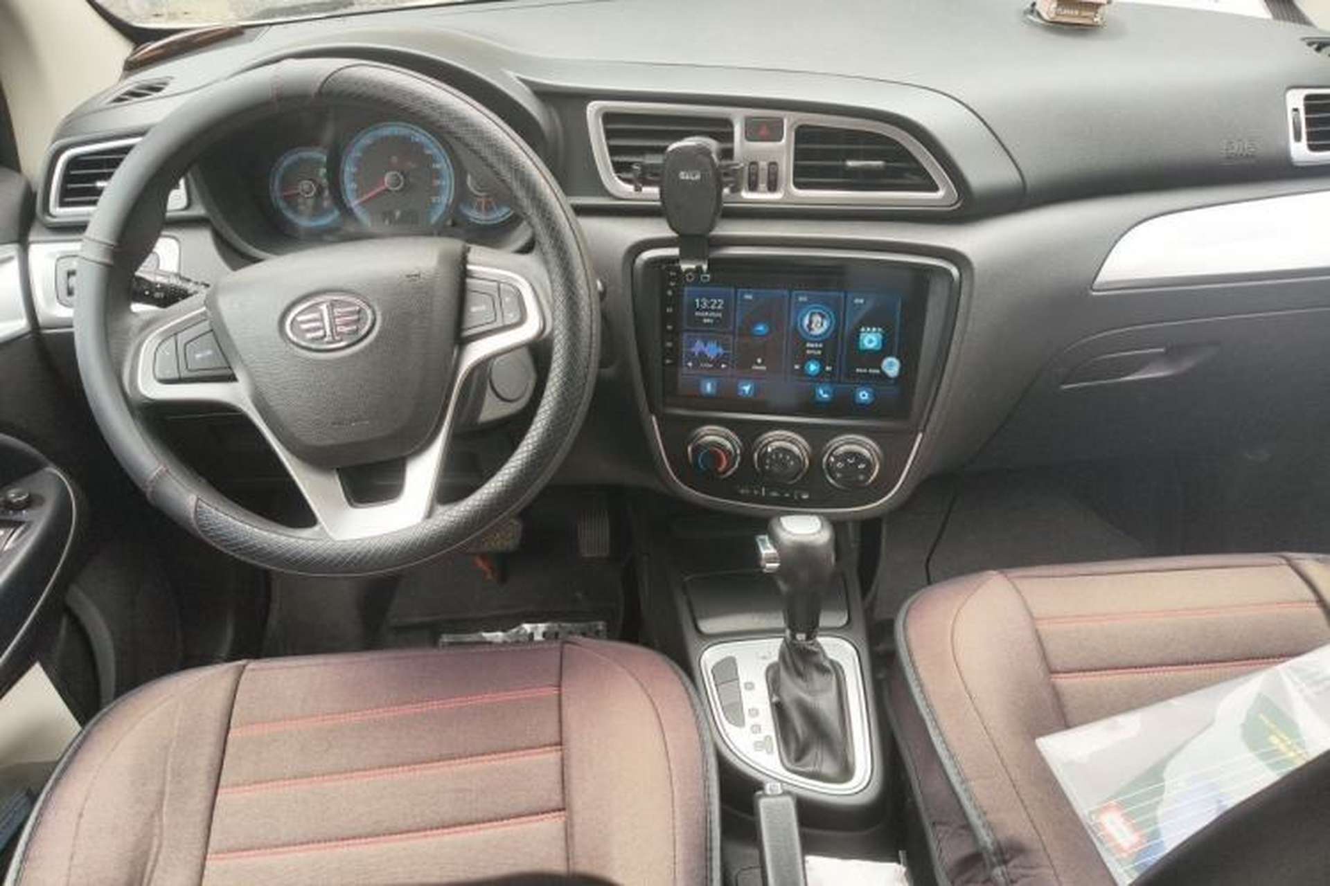 Used FAW Junpai D60 2015 1.8L Automatic Comfort Model Center Console