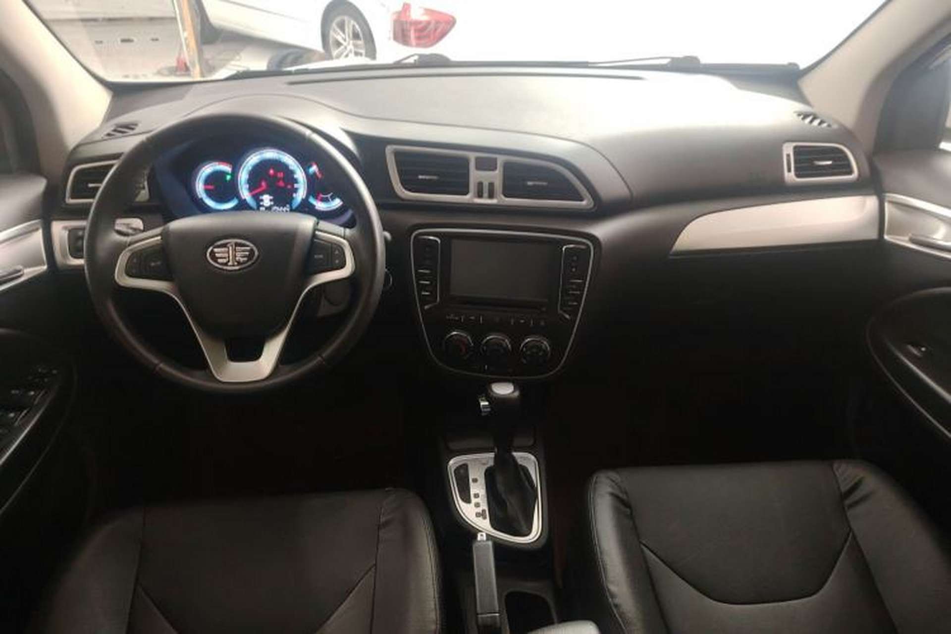 Used FAW Junpai D60 2015 1.8L Automatic Prestige Model Center Console