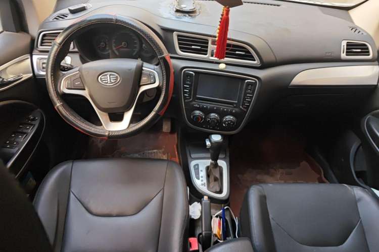 Used FAW Junpai D60 2015 1.8L Automatic Prestige Model Center Console