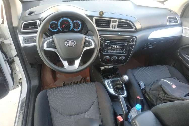 Used FAW Junpai D60 2015 1.5L Manual Tech Version Center Console