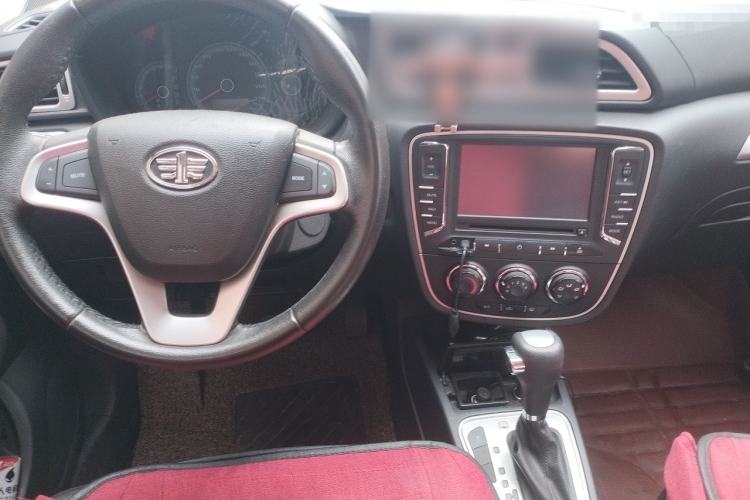 Used FAW Junpai D60 2015 1.8L Automatic Prestige Model Center Console