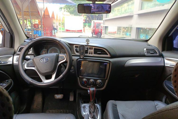 Used FAW Junpai D60 2015 1.8L Automatic Luxury Model Center Console