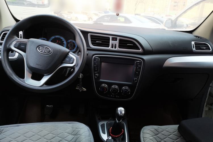 Used FAW Junpai D60 2015 1.5L Manual Standard Edition Center Console