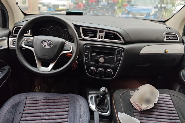 Used FAW Junpai D60 2015 1.5L Manual Standard Edition Center Console