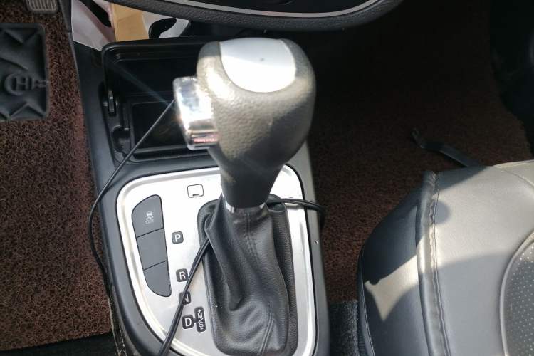 Used FAW Junpai D60 2015 1.8L Automatic Luxury Model Gear Lever