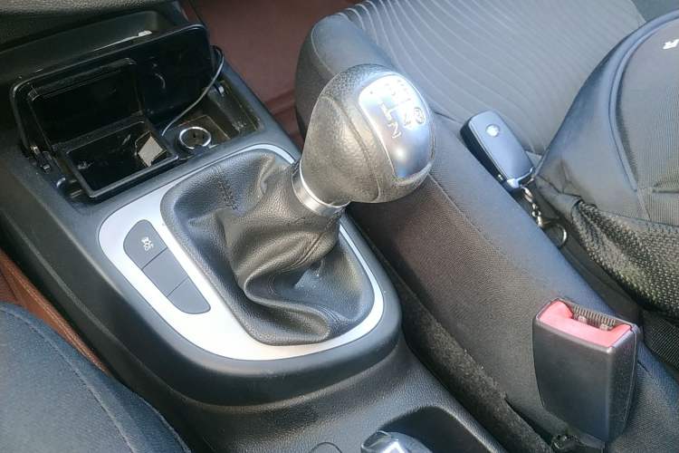 Used FAW Junpai D60 2015 1.5L Manual Tech Version Gear Lever