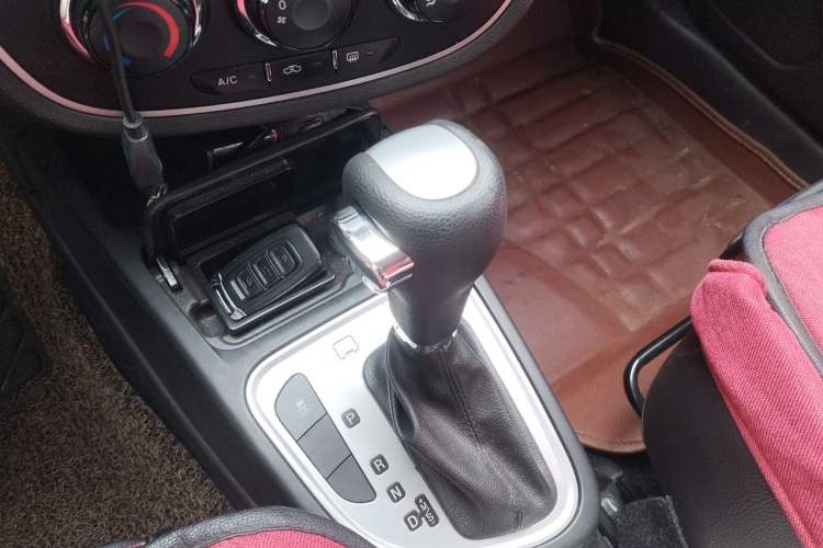 Used FAW Junpai D60 2015 1.8L Automatic Prestige Model Gear Lever
