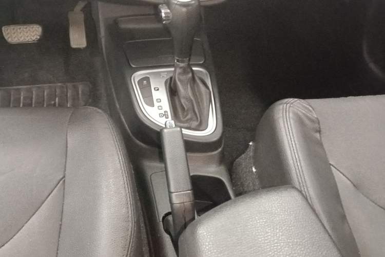 Used FAW Junpai D60 2015 1.8L Automatic Prestige Model Gear Lever