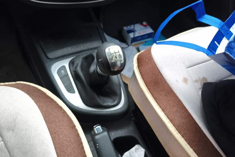 Used FAW Junpai D60 2015 1.5L Manual Tech Version Gear Lever