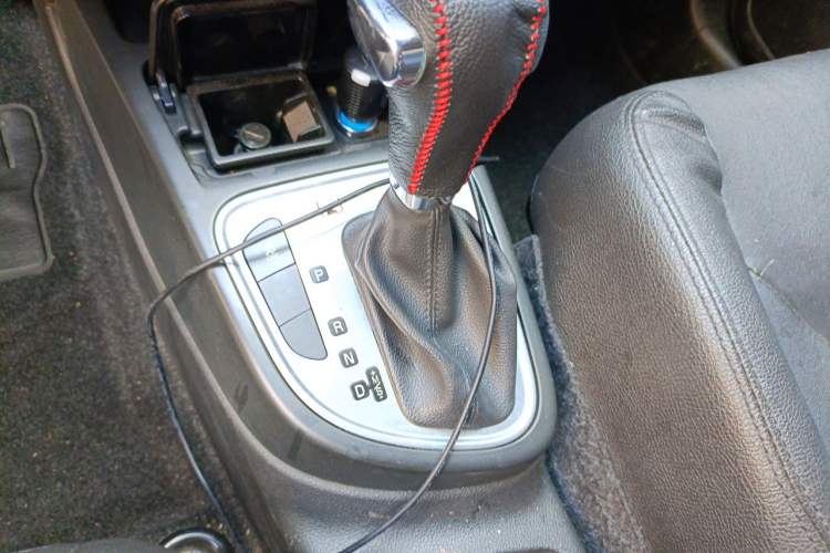 Used FAW Junpai D60 2015 1.8L Automatic Luxury Model Gear Lever