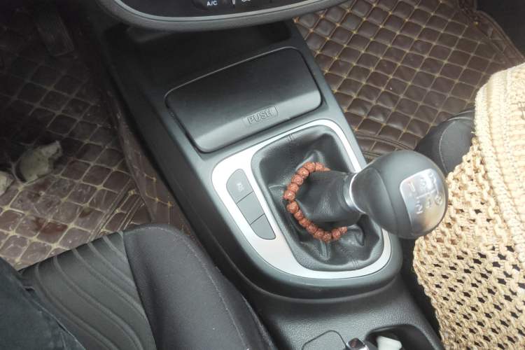 Used FAW Junpai D60 2015 1.5L Manual Luxury Model Gear Lever