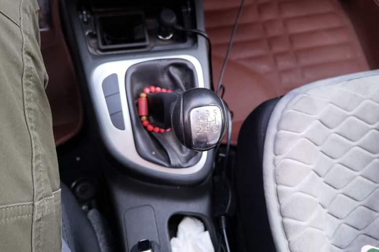Used FAW Junpai D60 2015 1.5L Manual Standard Edition Gear Lever