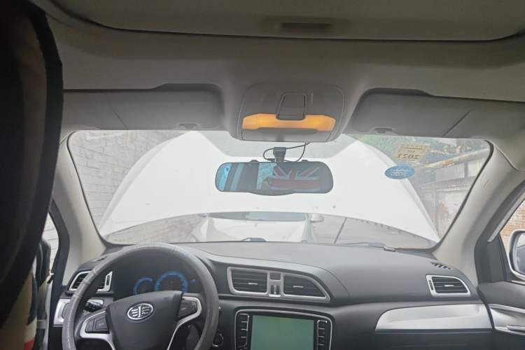 Used FAW Junpai D60 2015 1.5L Manual Luxury Model Headliner