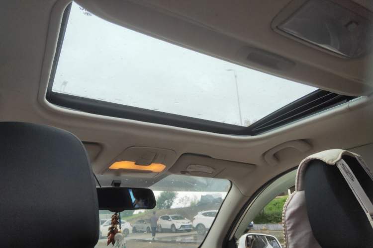 Used FAW Junpai D60 2015 1.5L Manual Luxury Model Headliner